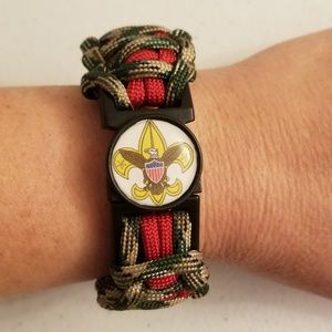 YOU CAN Customize a Handcrafted paracord bracelet